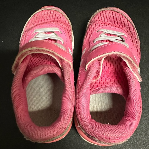 New balance toddler 680 V6 hook and loop running shoe size 7.5 pink - Picture 4 of 11
